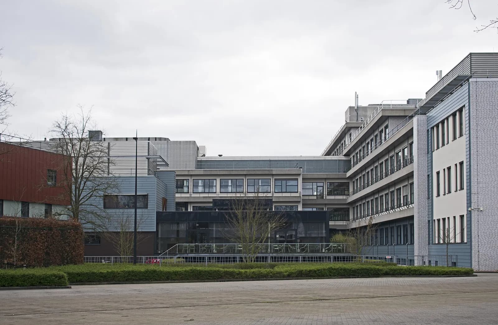 Het Anna Ziekenhuis in Geldrop gezien vanaf de Heggestraat (maart 2024)