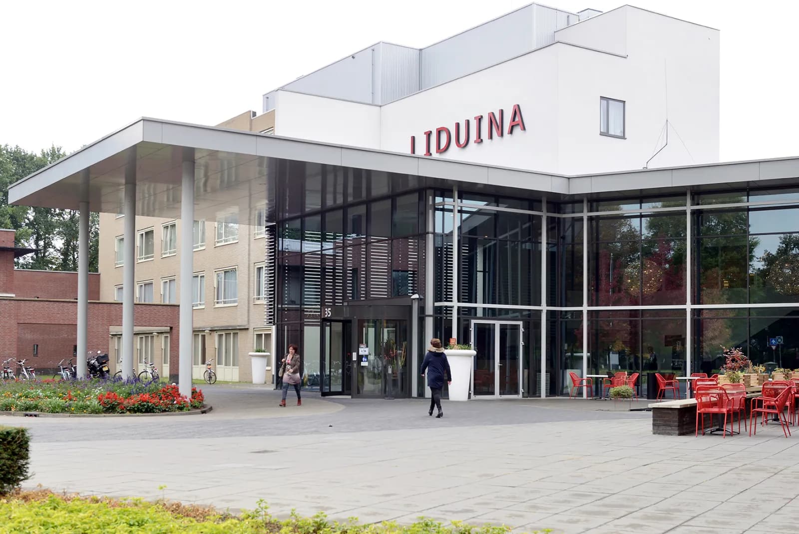 Ingang van JBZ Dichtbij Boxtel aan de Liduinahof, met de naam Liduina op de gevel