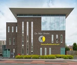 Gezondheidscentrum De Nije Veste aan de Oranjelaan in Nijkerk, waar Meander poliklinieken heeft