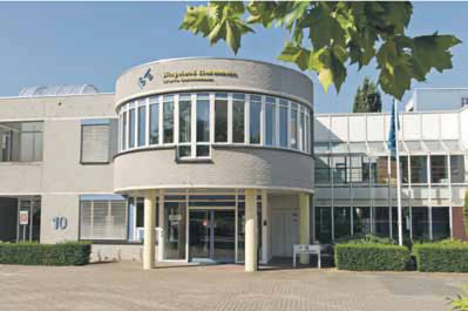 Ingang van de buitenpolikliniek van het Slingeland Ziekenhuis aan de Gezellenlaan 10 in Doetinchem