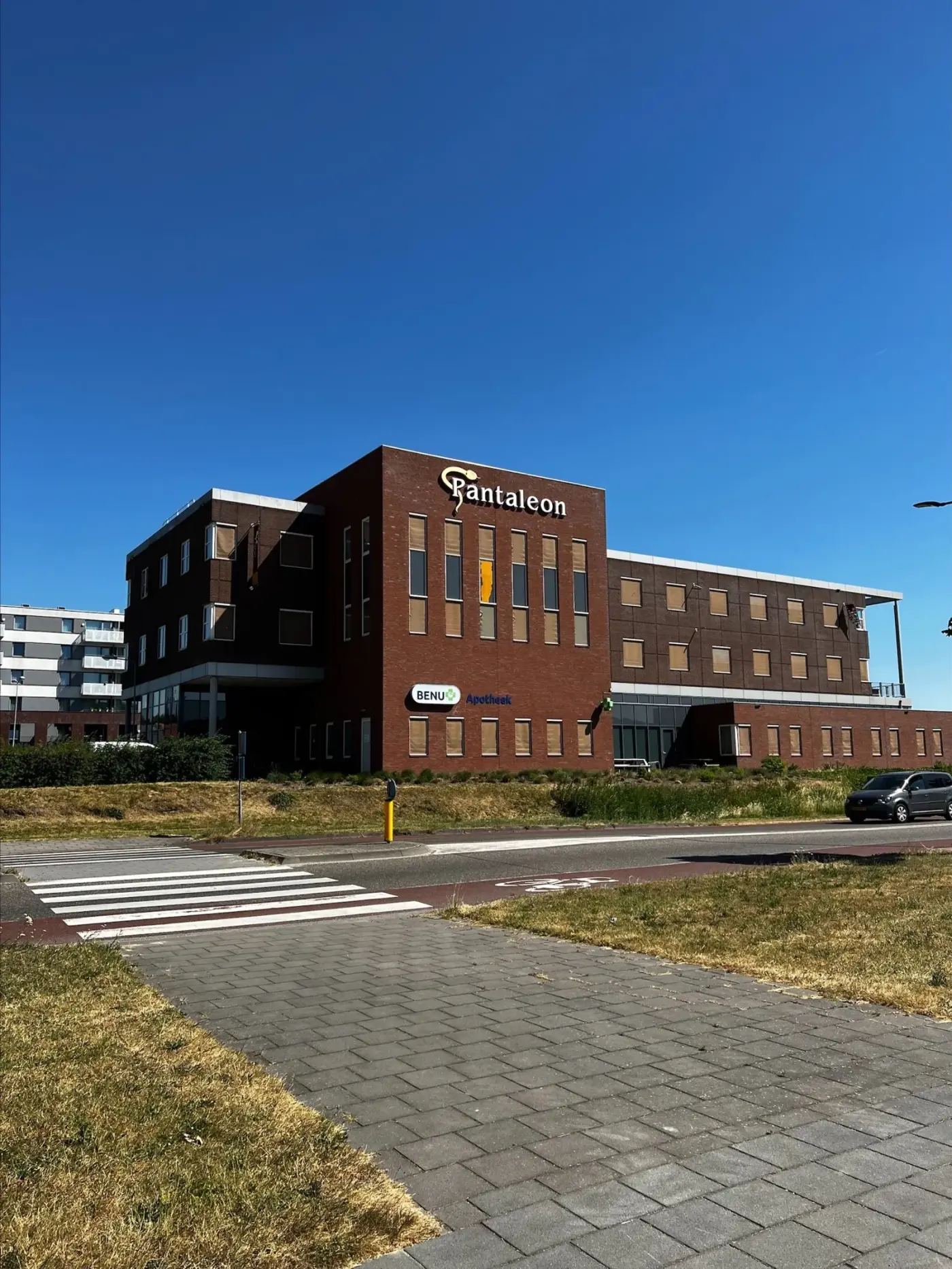Gezondheidscentrum Pantaleon in Panningen, het bakstenen gebouw waarin de Regiopoli Peel en Maas zit
