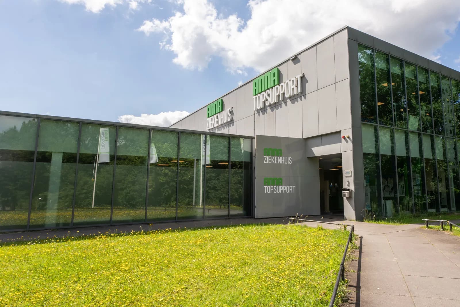 Gebouw van Anna TopSupport en Anna Ziekenhuis aan de Antoon Coolenlaan in Eindhoven