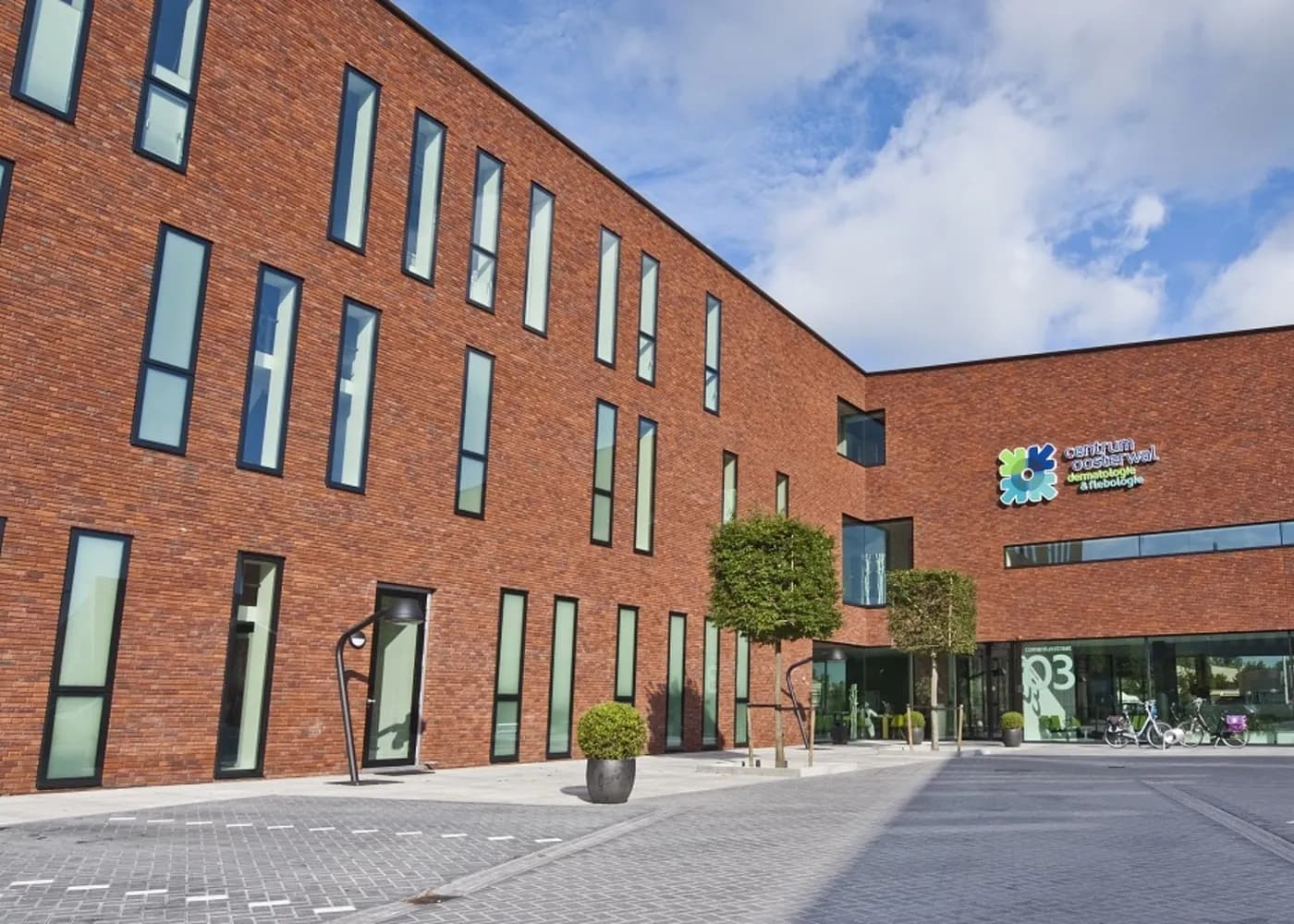 Gebouw Centrum Oosterwal aan de Comeniusstraat in Alkmaar, waarin Noordwest Foreest Kliniek zit